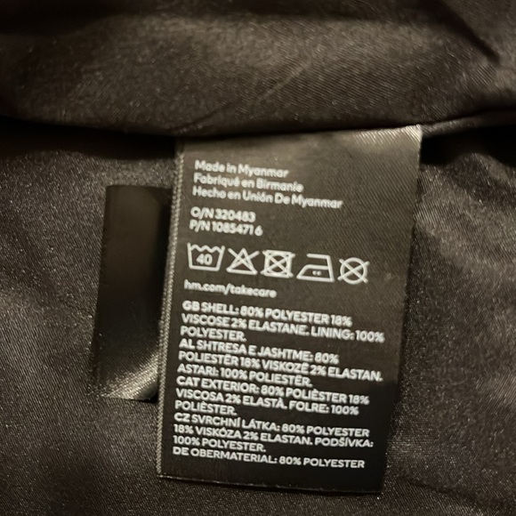 H&M - large Black Blazer - boyfriend style. - Picture 2 of 5